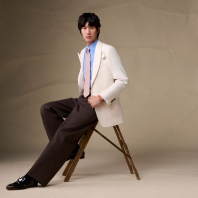 エルメスポケットチーフ、サーモンピンク ポケットチーフ 42 cm 《マイヨンモルフォーズ》 | Hermès